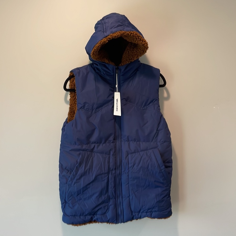 (NWT) Wantdo puffer vest with hood - Size 14-16